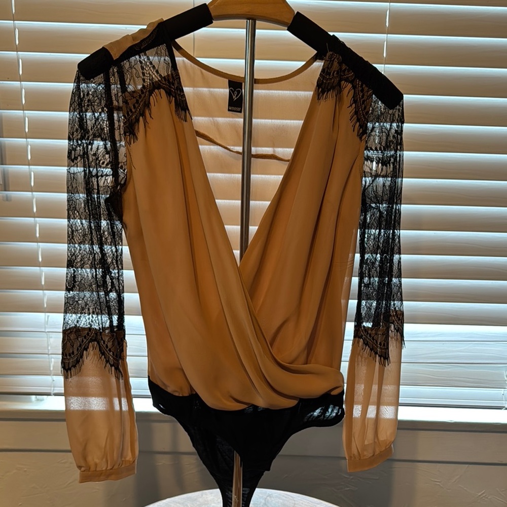 Elegant Black and Tan Lace Blouse Windsor size small polyester